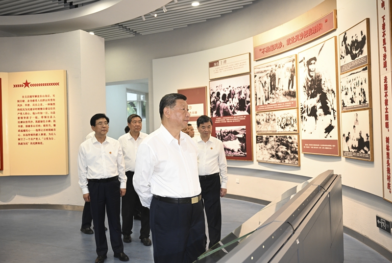 10月15日至16日，，，，，，，，中共中央总书记、国家主席、中央军委主席习近平在福建考察。。。。。。这是15日下昼，，，，，，，，习近平在漳州市东山县谷文昌纪念馆考察。。。。。。